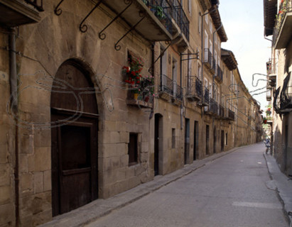 CALLE MAYOR-FACHADAS DE CASAS MEDIEVALES
PUENTE LA REINA, EXTERIOR
NAVARRA