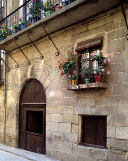 CALLE MAYOR-PORTADA DE CASA MEDIEVAL
PUENTE LA REINA, EXTERIOR
NAVARRA