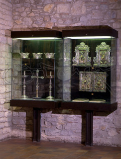 VITRINA CON CRUZ-CORONAS-TAPAS DE EVANGELARIO S XIV
GERONA, CATEDRAL-MUSEO
GERONA

This image