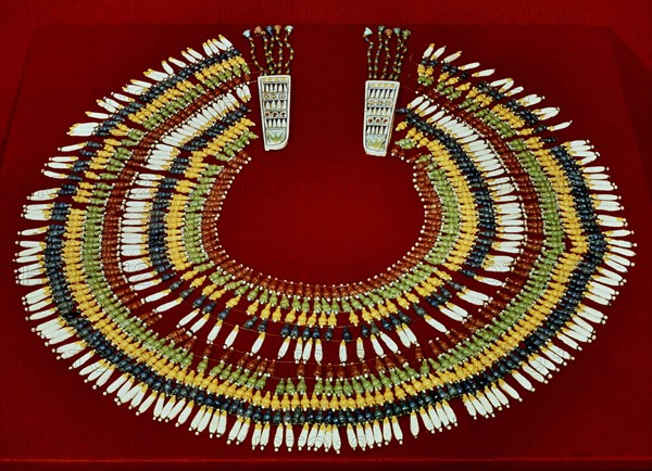 TESORO TUTANKAMON-COLLAR-ORNAMENTO FUNEBRE
CAIRO, MUSEO EGIPCIO
EGIPTO

This image is not