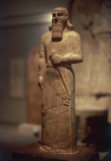 ESTATUA DE ASHURNASIRPAL PARA LA URNA DE ISHTAR
LONDRES, BRITISH MUSEUM
INGLATERRA

This image