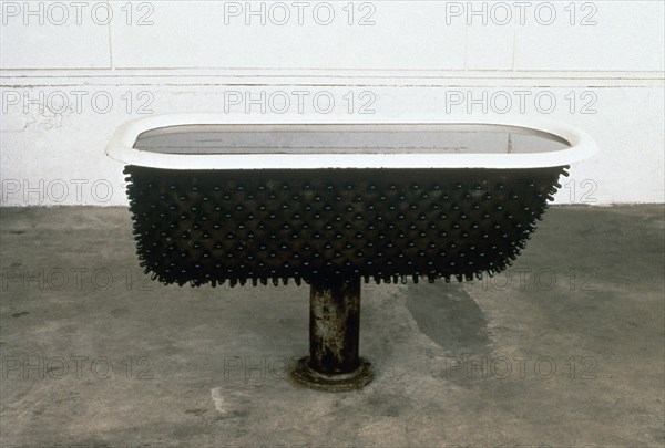 RAY CHARLES
BAÑERA CON PINTURA NEGRA-1986

This image is not downloadable. Contact us for the
