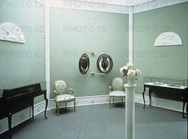 BLOOM BARBARA
INSTALLATION VIEW-1989

This image is not downloadable. Contact us for the high