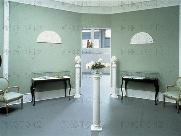 BLOOM BARBARA
INSTALLATION VIEW-1989

This image is not downloadable. Contact us for the high