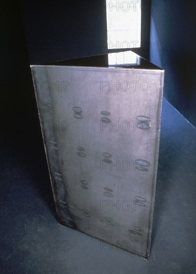 WEBSTER MEG
CONTENEDOR DE AGUA TRIANGULAR-1986-58X35"

This image is not downloadable. Contact