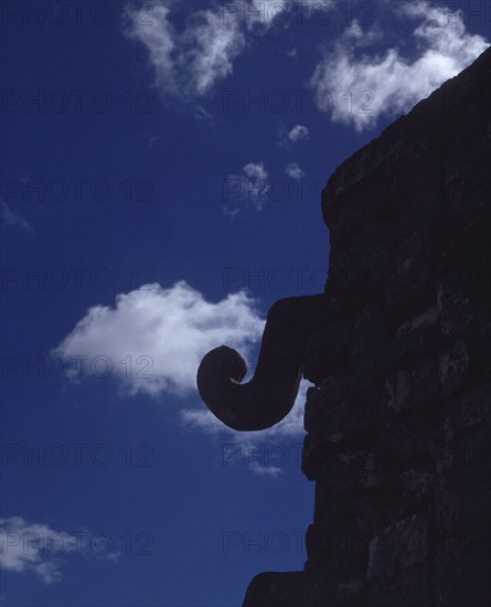 DET COLAS DE SERPIENTE-TOLTECA
CHICHEN ITZA, TEMPLO DE LOS GUERREROS
MEXICO