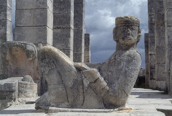 ADORATORIO-ESCULTURA DE CHAC-MOOL
CHICHEN ITZA, TEMPLO DE LOS GUERREROS
MEXICO