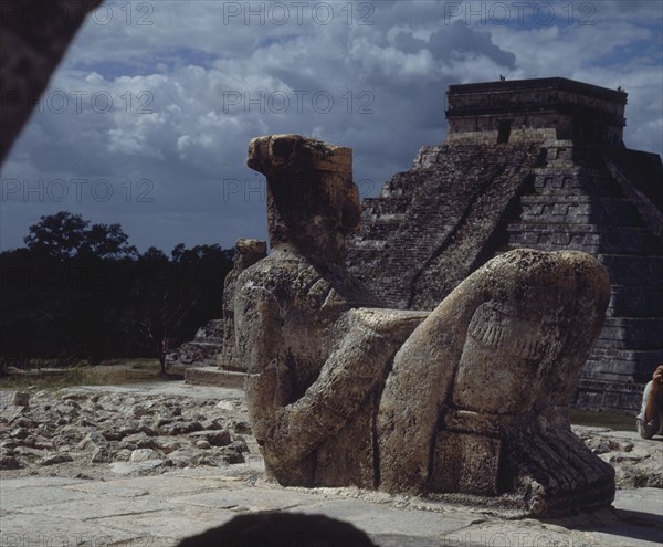 ESCULTURA DE CHAC-MOOL Y PIRAMIDE DE KUKULCAN
CHICHEN ITZA, TEMPLO DE LOS GUERREROS
MEXICO