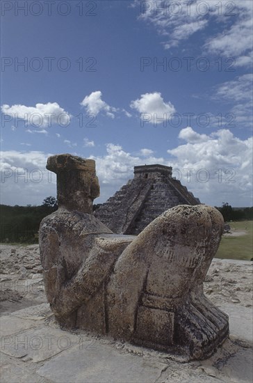 ESCULTURA DE CHAC-MOOL Y CASTILLO O PIRAMIDE DE KUKULCAN
CHICHEN ITZA, TEMPLO DE LOS