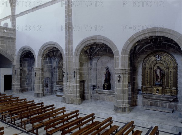 IGLESIA-ARCOS DE LA NAVE LATERAL
GALERA LEON, MONASTERIO DE SANTIAGO
BADAJOZ

This image is not
