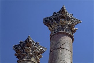 RUINAS ROMANAS-CAPITELES CON MOTIVOS VEGETALES-S II D JC
GERASA, EXTERIOR
JORDANIA