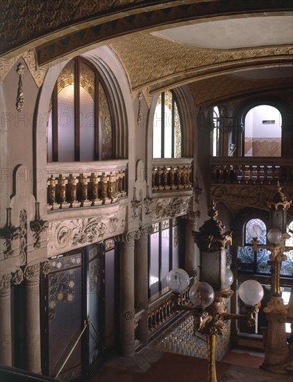 DOMENECH Y MONTANER LLUIS
ESCALERA-VISTA DESDE LA PLANTA SUPERIOR-BALCONES-
BARCELONA, PALACIO DE