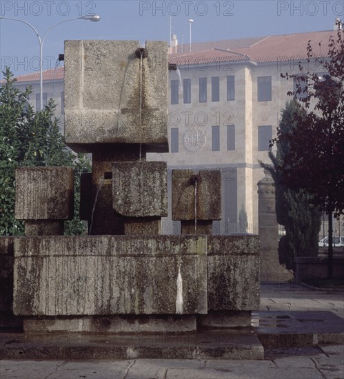 EXTERIOR-DESDE LOS JARDINES DE LA MERCED-FUENTE-
SALAMANCA, FACULTAD DE CIENCIAS