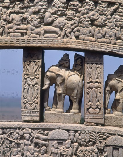 STUPA Nº1-DET TORANA NORTE(PUERTA)DINTEL CENTRAL-PORTEADORES
SANCHI, STUPA 1
INDIA