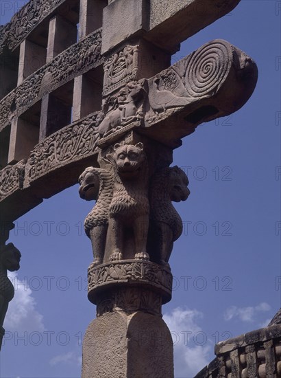 STUPA Nº1-DET TORANA(PUERTA)S-RELIEVES Y CAPITEL CON LEONES-
SANCHI, STUPA 1
INDIA