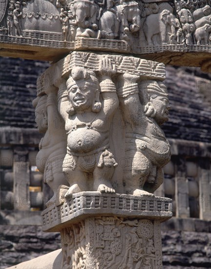 STUPA Nº1-DET TORANA(PUERTA)O-CAPITEL CON GENIOS(YAKSA)
SANCHI, STUPA 1
INDIA