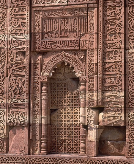 DET INF PUERTA DE ACCESO AL RECINTO DEL MAUSOLEO-HORNACINA
DELHI, MEZQ QUWWAT-AL-ISLAM
INDIA