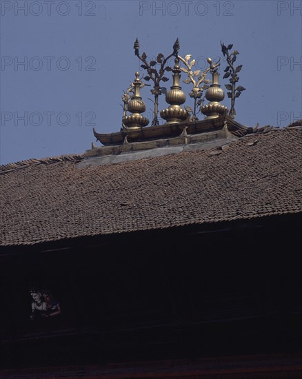CASA-TEMPLO SIVA Y PARVATI-REMATE TEJADO EN BRONCE DORADO
KATMANDU, TEMPLOS
NEPAL

This image