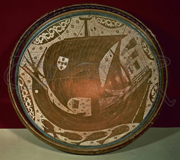 I-ATAIFOR DE NAVE PORTUGUESA CON PECES Y ESPIRALES-S XIV-NAZARI
LONDRES, MUSEO VICTORIA