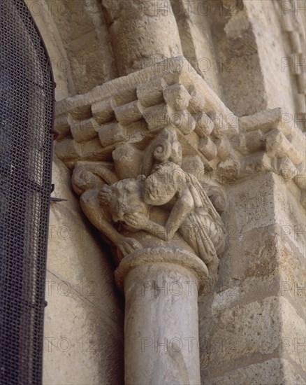 EXTERIOR-DET CAPITEL DECORADO - S XI - ROMANICO ESPAÑOL
FROMISTA, IGLESIA DE SAN