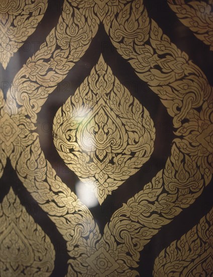 TEMPLO PRSART PHRA DEBIDORN-DET DECORACION VEGETAL-PINTURA
BANGKOK, RECINTO PALACIO