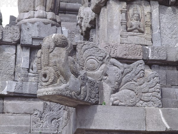 TEMPLO-ESCULTURA DE ANIMAL FANTASTICO(DRAGON)Y RELIEVE DIVINIDAD
JAVA, TEMPLOS DE