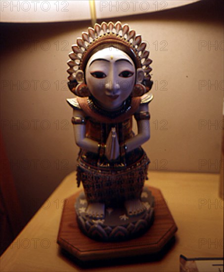 INTERIOR-DET PIE DE LAMPARA-ESCULTURA MUJER-ARTE INDONES
BALI, HOTEL INTERCONTINENT
INDONESIA