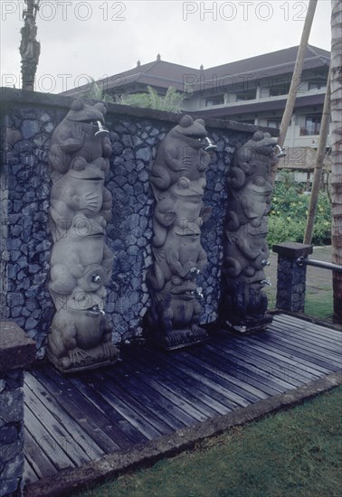 EXTERIOR-ORIGINALES DUCHAS EN FORMA DE RANAS-RECINTO PISCINA
BALI, HOTEL