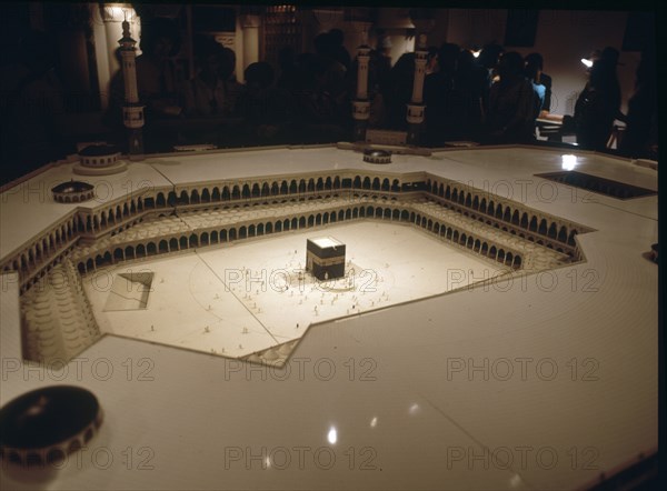 PABELLON ARABIA SAUDI-LA MECA-MAQUETA DE LA GRAN MEZQUITA-SANTUARIO DE LA KAABA
SEVILLA,