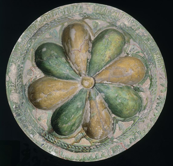 ROSETON AGALLONADO EN RELIEVE CON DECORACION CUFICA-YESO-S XI-AL-ANDALUS
BARCELONA, MUSEO