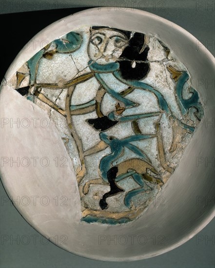 PLATO-FRAGMENTO DE CUERDA SECA CON DECORACION FIGURADA-PROCEDE ALCAZABA-S XII
MALAGA, MUSEO
