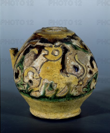 REDOMA ALMOHADE DE CUERDA SECA CON LEONES PASANTES-S XII-XIII-AL-ANDALUS
MADRID, INSTITUTO