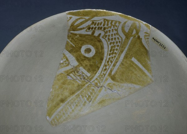 FRAGMENTO DE LOZA DORADA ABBSI ENCONTRADO EN MEDINA AZAHARA-S X
CORDOBA, MUSEO