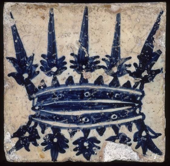 AZULEJO DE MANISES S XV-CON EMBLEMA DE ALEJANDRO VI-DOBLE CORONA
MADRID, INSTITUTO VALENCIA DE DON