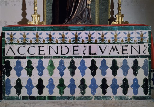 CAPILLA-FRONTAL DE ALTAR-DECORADA CON ALICATADOS-S XVI
SEVILLA, CASA DE LOS