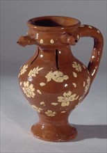 JARRA DE TRAMPA VIDRIADA Y DECORADA CON FLORES DE PASTA BLANCA-S XX ARTE POPUL
CUERVA, COLECCION