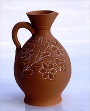 JARRA SIN VIDRIAR CON DECORACION "ENCHINADA" DE FLORES - ARTE POPULAR
CECLAVIN, COLECCION