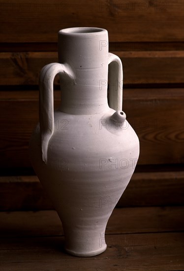 BOTIJA-CANTARO EN TIERRA BLANCA SIN VIDRIAR -2 ASAS PITORRO Y CUELLO ALTO
LORCA, COLECCION