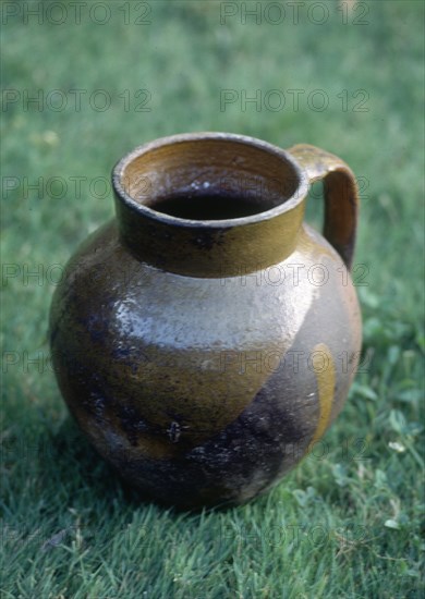 PUCHERO CON UN ASA Y CUERPO REDONDO - ARTE POPULAR S XX
NARVAJA, COLECCION