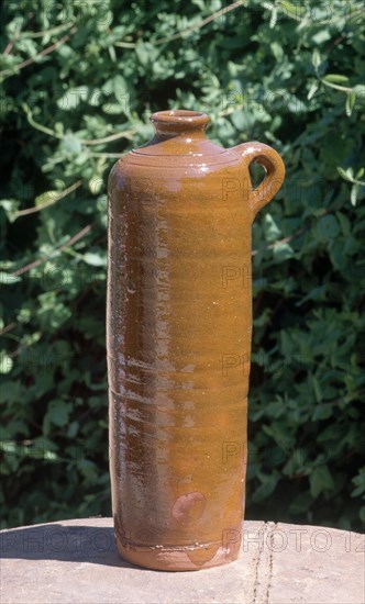 BOTELLA DE AGUA CALIENTE (CALIENTACAMAS) VIDRIADA - ARTE POPULAR S XX
NIÑODAGUIA, COLECCION