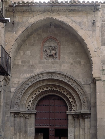 EXTERIOR-PORTADA:ARCOS CON ESCUDO DE SANTIAGO MATAMOROS-ROMANICO-MUDEJAR
SALAMANCA, IGLESIA DE
