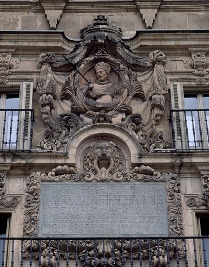 EL PABELLON-DET FACHADA BARROCA CON MEDALLON,GUIRNALDAS Y PLAZA CONMEMORATIVA
SALAMANCA, PLAZA