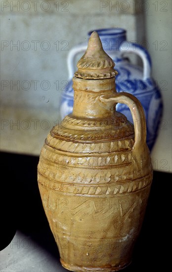 CANTARO CON TAPA DECORADO CON INCISIONES-S XX ARTE POPULAR
TIEDRA, COLECCION