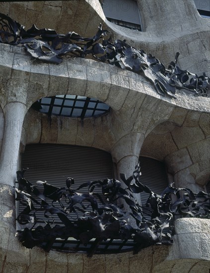 GAUDI ANTONI 1852-1926
EXTERIOR-FACHADA-DET FORJA EN LAS BARANDILLAS DE LOS BALCONES