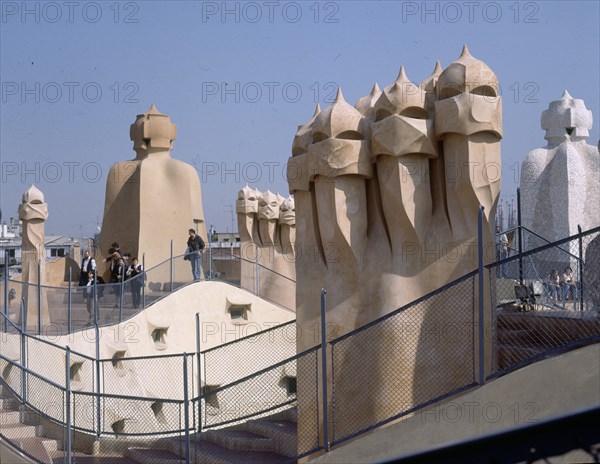 GAUDI ANTONI 1852-1926
CHIMENEAS MODERNISTAS - 1906/1910
BARCELONA, CASA MILA O LA