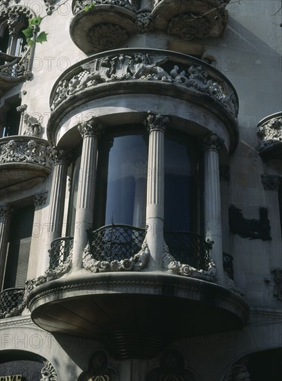 DOMENECH Y MONTANER LLUIS
EXTERIOR-FACHADA-DET BALCON EN ESQUINA CON DECORACION