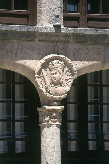 INTERIOR-PATIO-DET COLUMNA CON MEDALLON-RENACENTISTA FINES SXV/PRINC XVI
ZAMORA, PARADOR CASA CDE