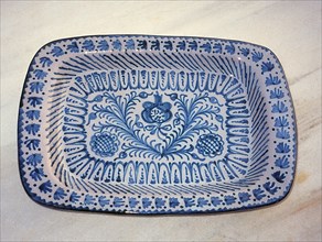 FUENTE VIDRIADA CON DECORACION VEGETAL-CERAMICA POPULAR
FAJALAUZA, COLECCION
