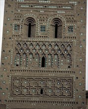EXTERIOR-DET DECORACION:FAJAS CON LABORES DE LADRILLO Y AZULEJOS DE COLORES. 1º MITAD DEL S. XIV