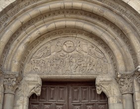 EXTERIOR-PORTADA CORDERO-TIMPANO:CORDERO MISTICO,SACRIFIO DE ISAAC Y GENESIS
LEON, COLEGIATA DE